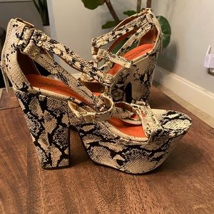 Size 8 in a half Michael Antonio platform heels